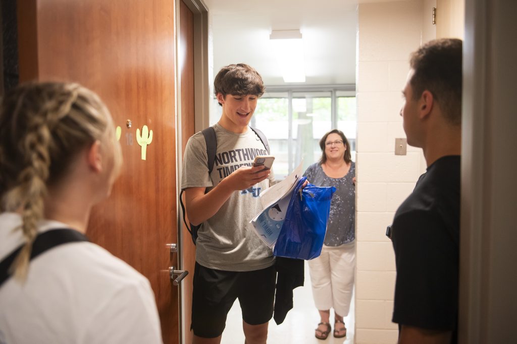New students moving into dorms at Northwood University