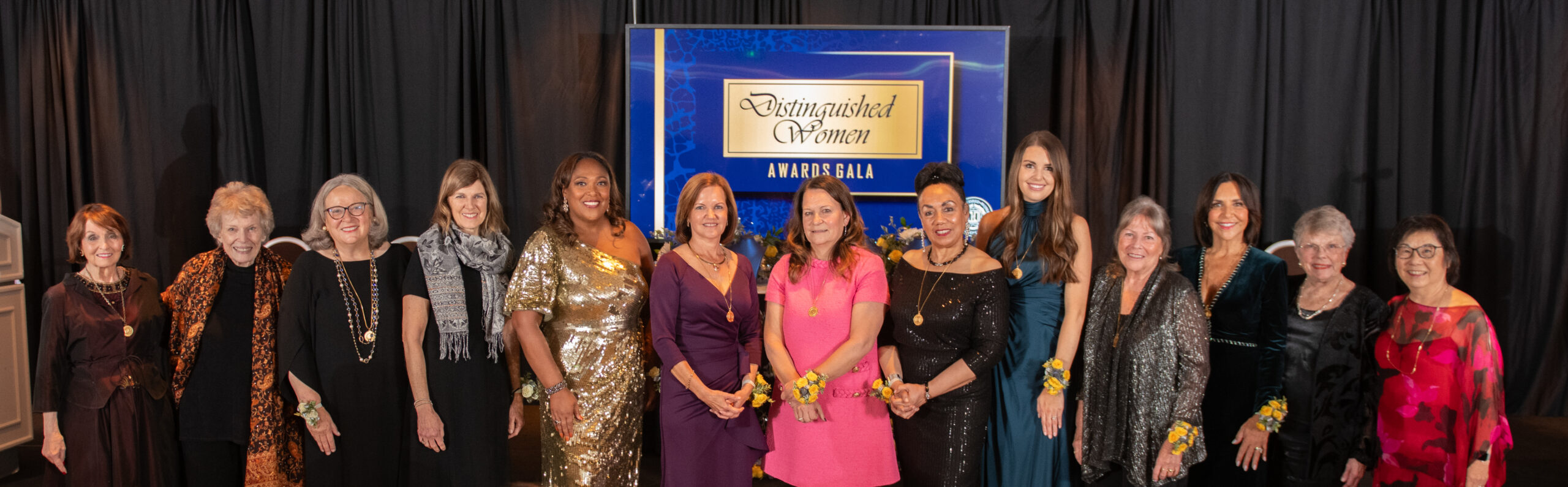 Distinguished Women honorees taking a group photo