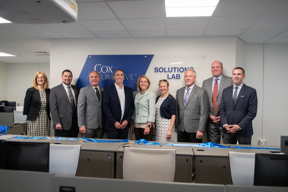 Cox Automotive Executive Vice President and vAuto Founder Dale Pollak (fourth from left) and EVP &amp; Chief People Officer Janet Barnard (fifth from left) were on campus to welcome students to the new Cox Automotive Solutions Lab.